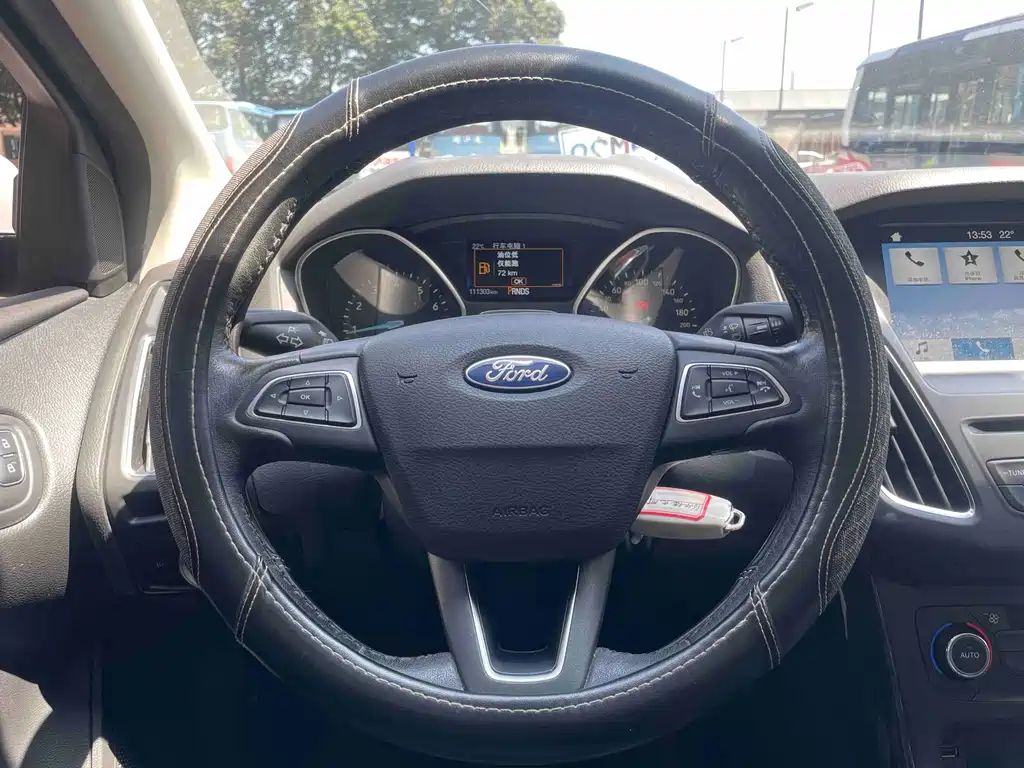 Ford Focus 2016 — фото 18