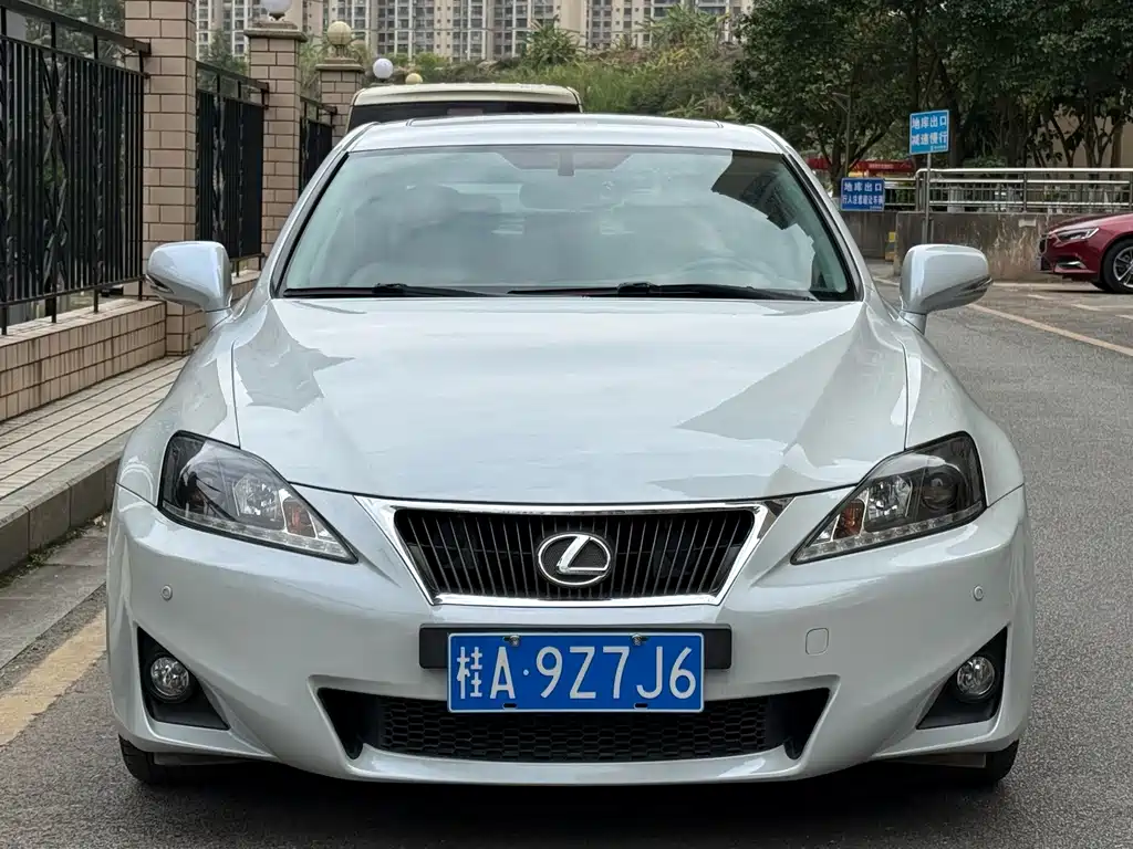 Lexus IS 2011 — фото 2