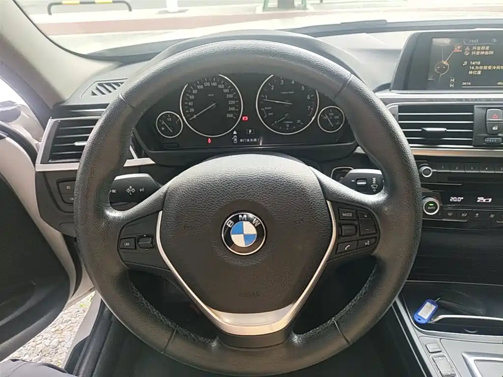 BMW 3 Series 2016 — фото 11