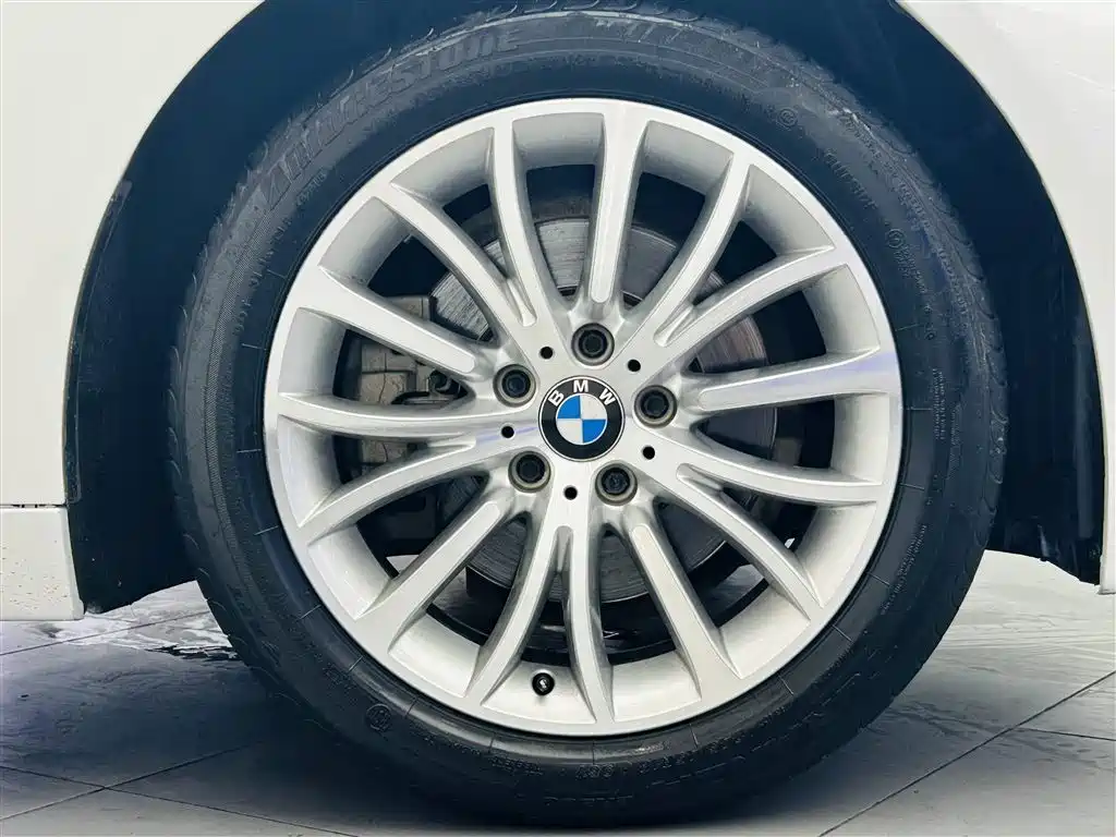 BMW 5 Series 2015 — фото 10