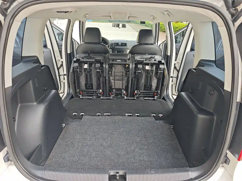 Skoda Yeti 2015 — фото 16