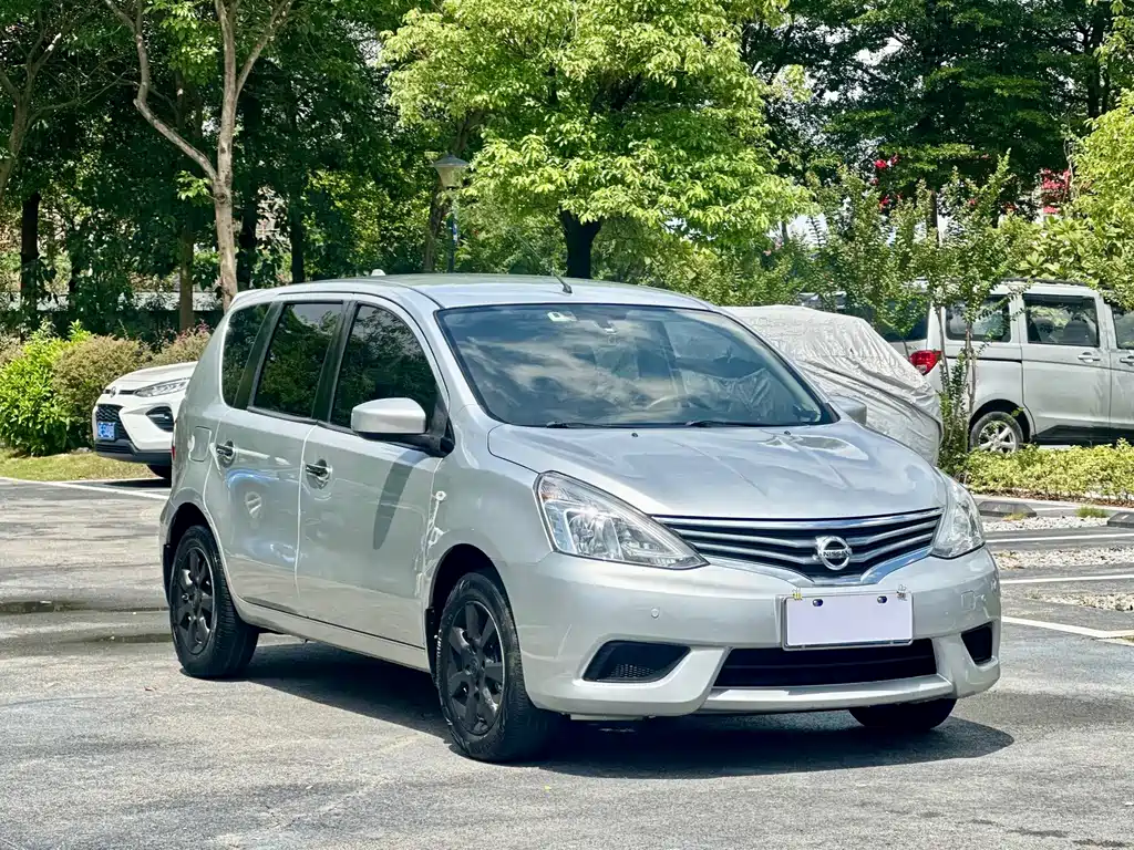 Nissan Livina 2018 — фото 3