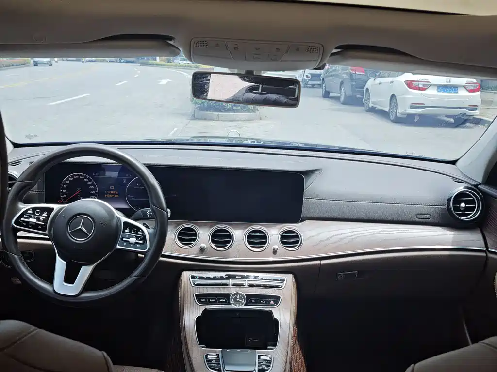 Mercedes-Benz E-Class 2019 — фото 13