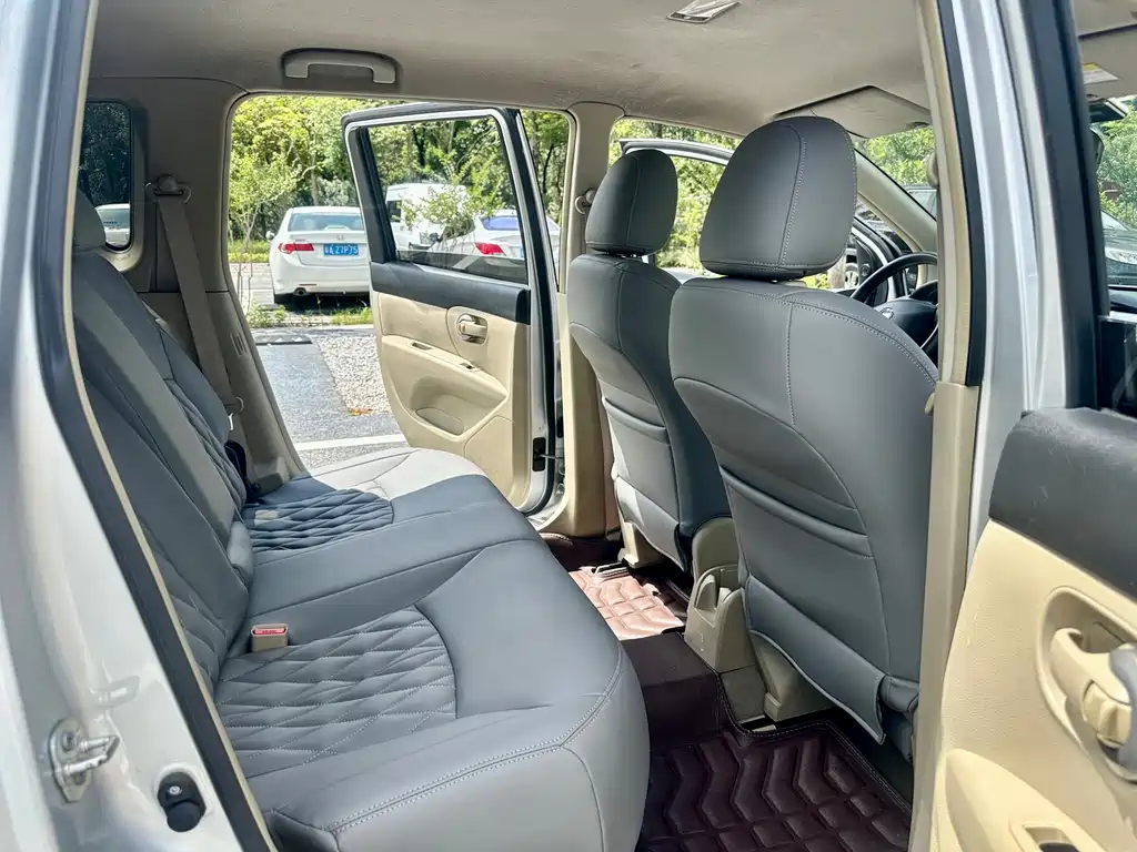 Nissan Livina 2018 — фото 17