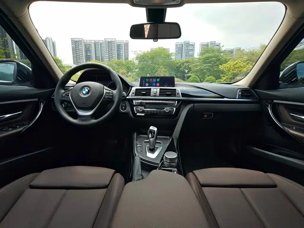 BMW 3 Series 2019 — фото 15