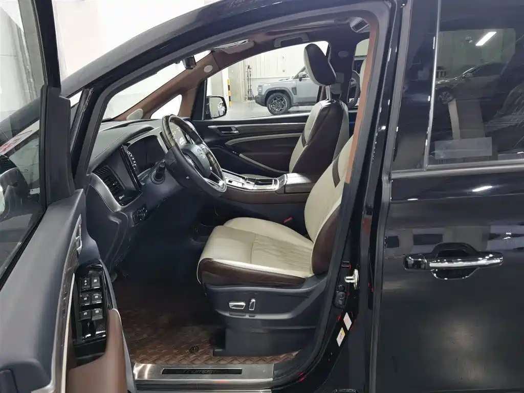 GAC Motor Trumpchi M8 2022 — фото 10