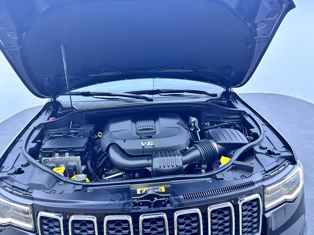 Jeep Grand Cherokee 2022 — фото 18