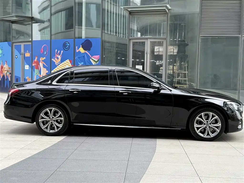 Mercedes-Benz E-Class 2022 — фото 11
