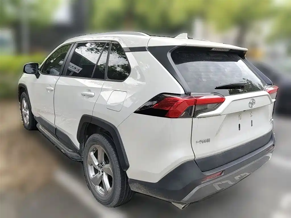 Toyota RAV4 2021 — фото 9