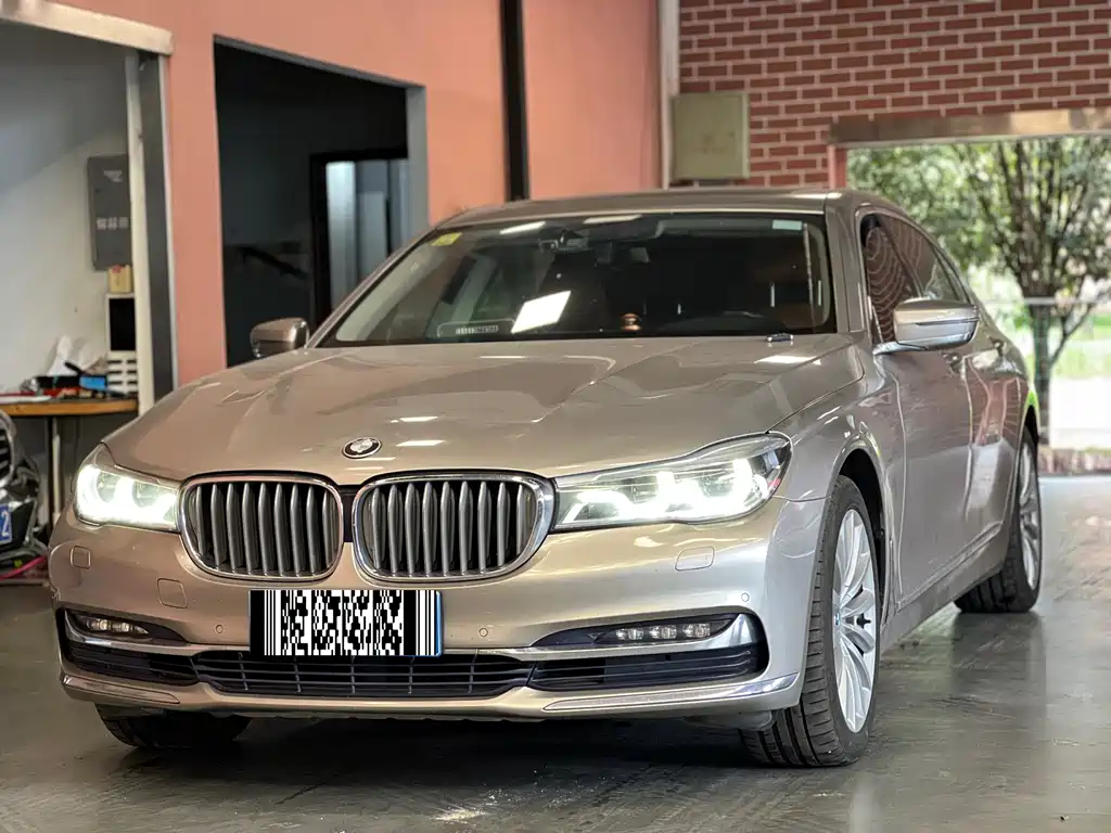 BMW 7 Series 2017 — фото 1