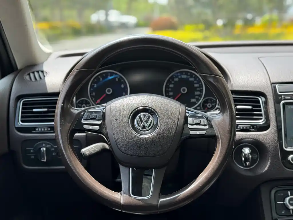 Volkswagen Touareg 2017 — фото 10