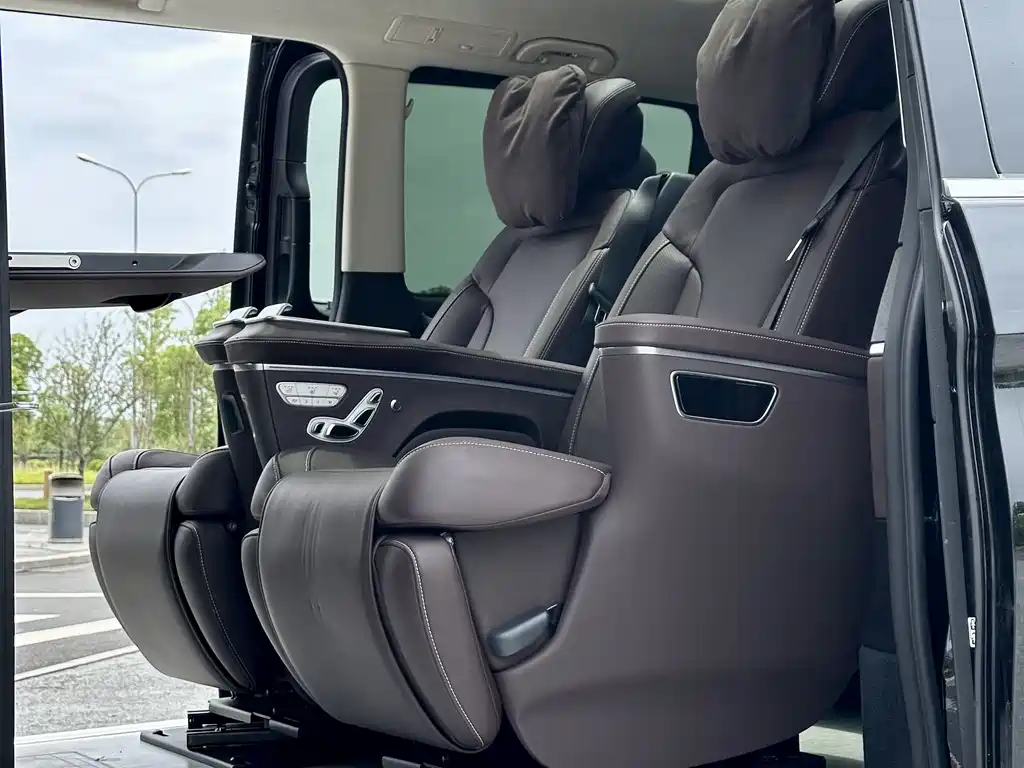 Mercedes-Benz V-Class 2025 — фото 11