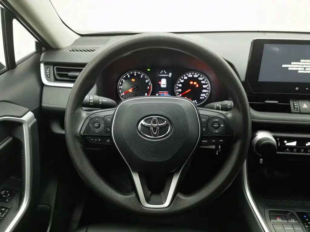 Toyota RAV4 2023 — фото 11