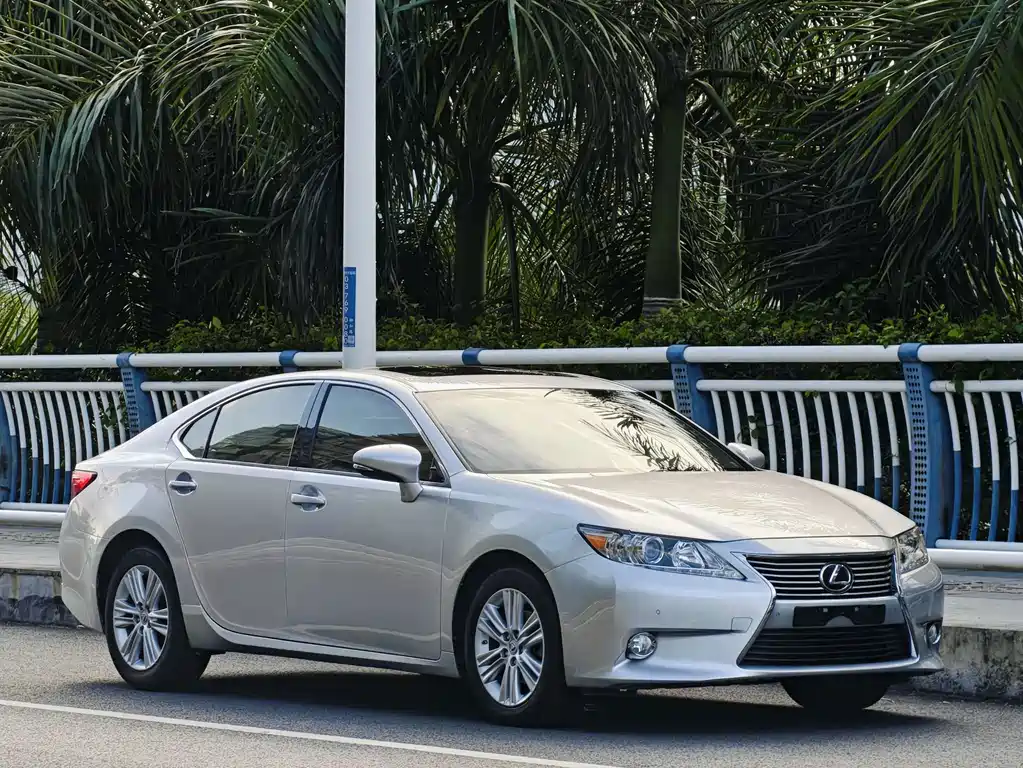 Lexus ES 2012 — фото 3