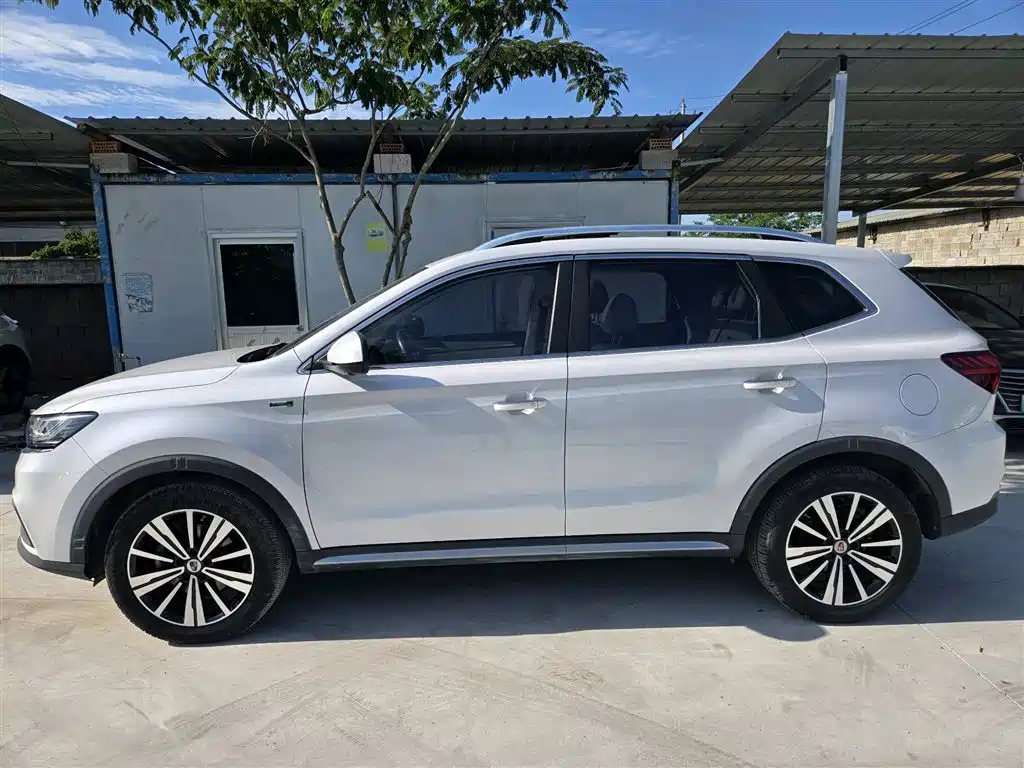 Roewe RX5 New Energy 2017 — фото 7