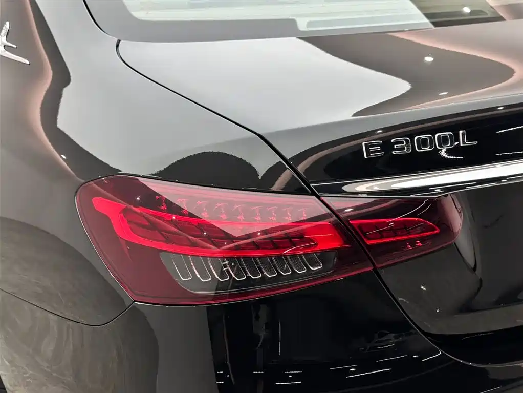 Mercedes-Benz E-Class 2022 — фото 21