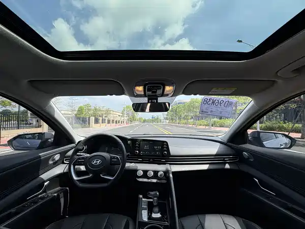 Hyundai Elantra 2024