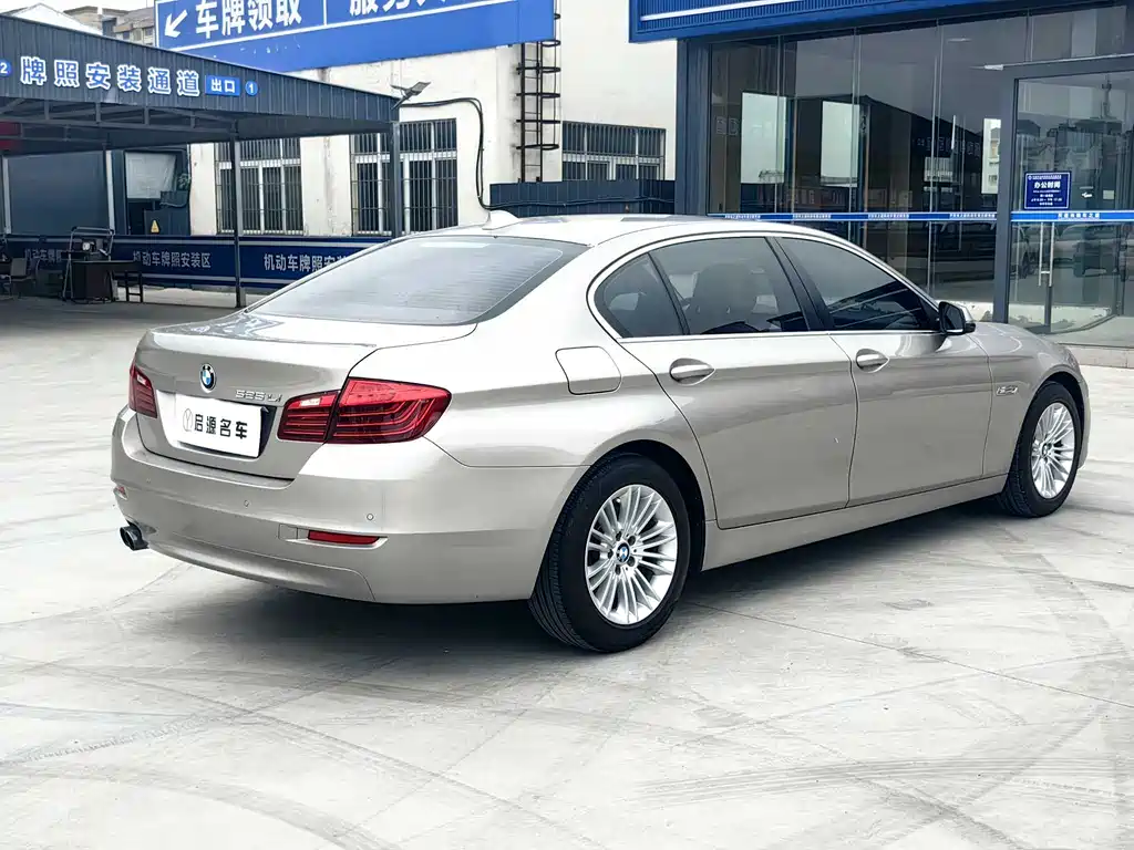 BMW 5 Series 2016 — фото 17