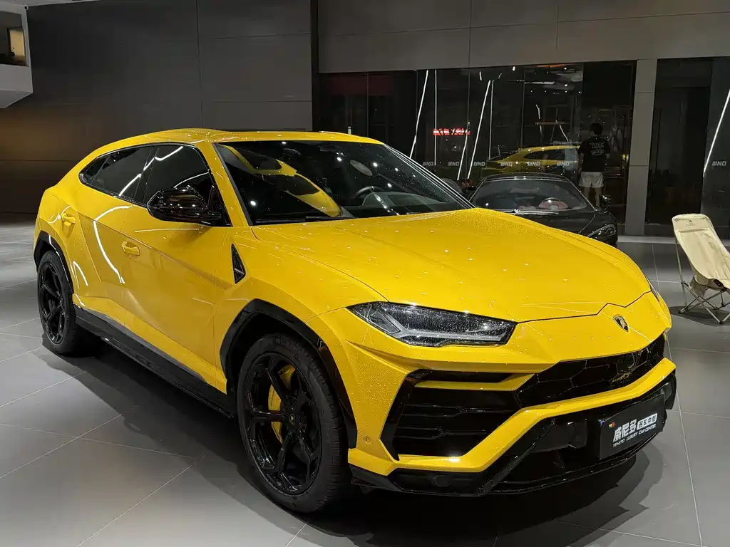 Lamborghini Urus 2020 — фото 1