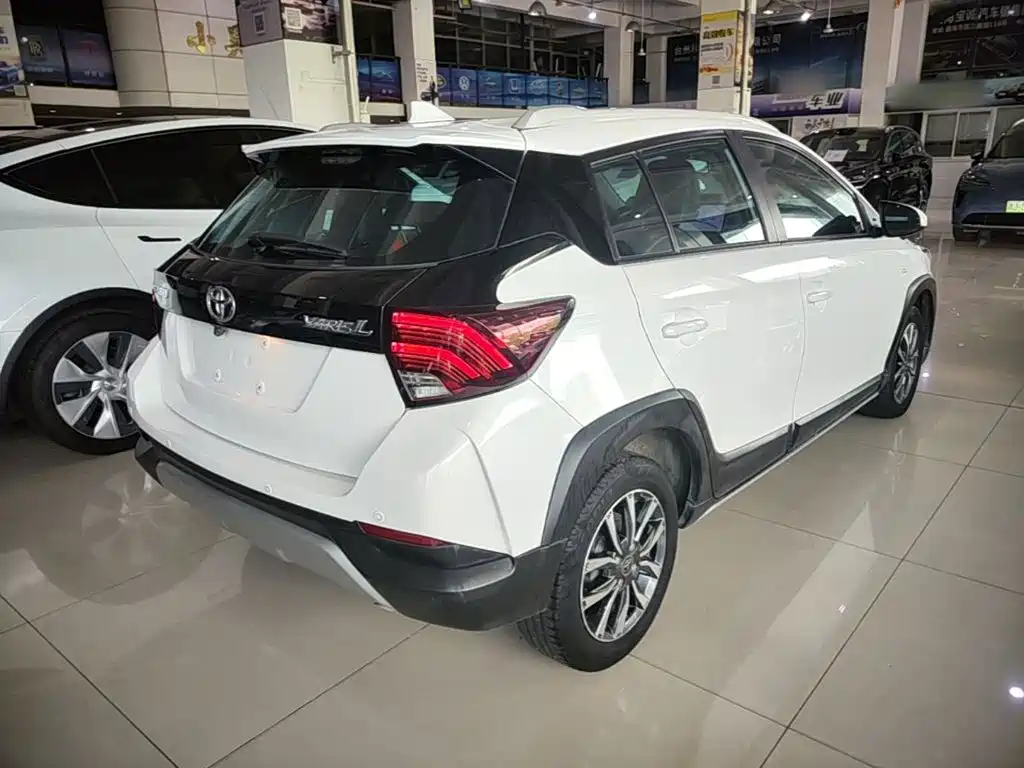 Toyota Yaris L 2022