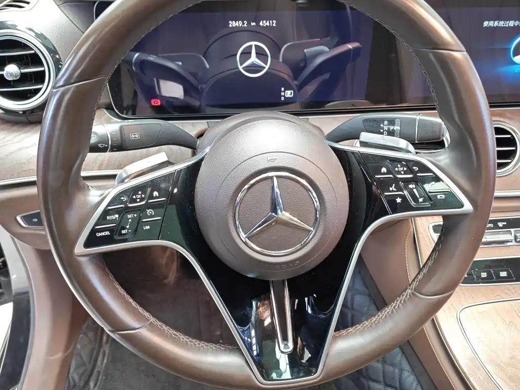 Mercedes-Benz E-Class 2023 — фото 12