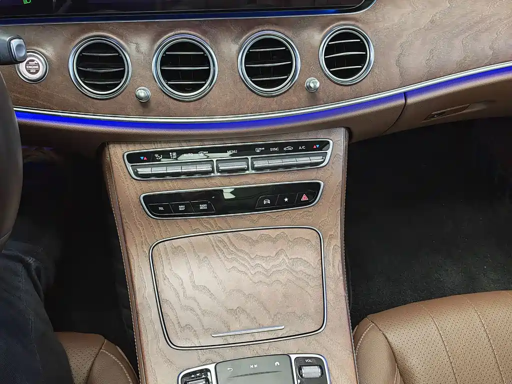 Mercedes-Benz E-Class 2023 — фото 16