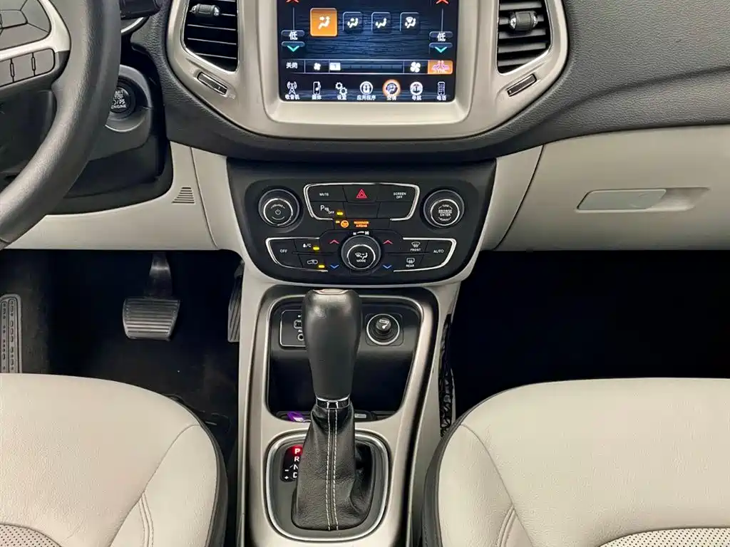 Jeep Compass 2017 — фото 9