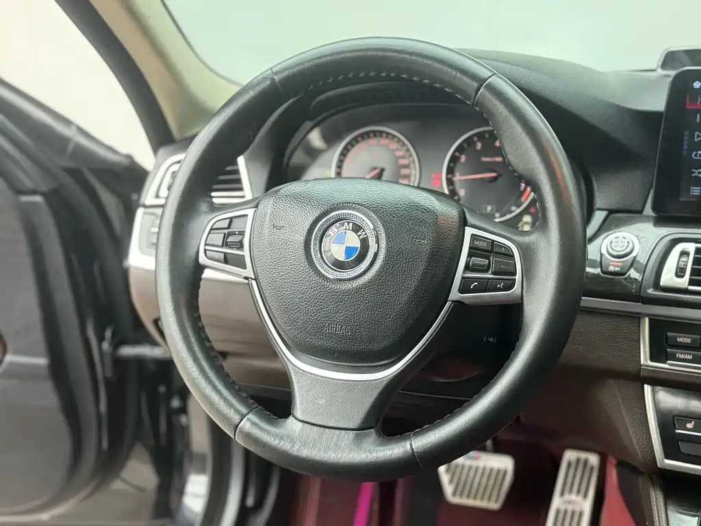 BMW 5 Series 2014 — фото 13