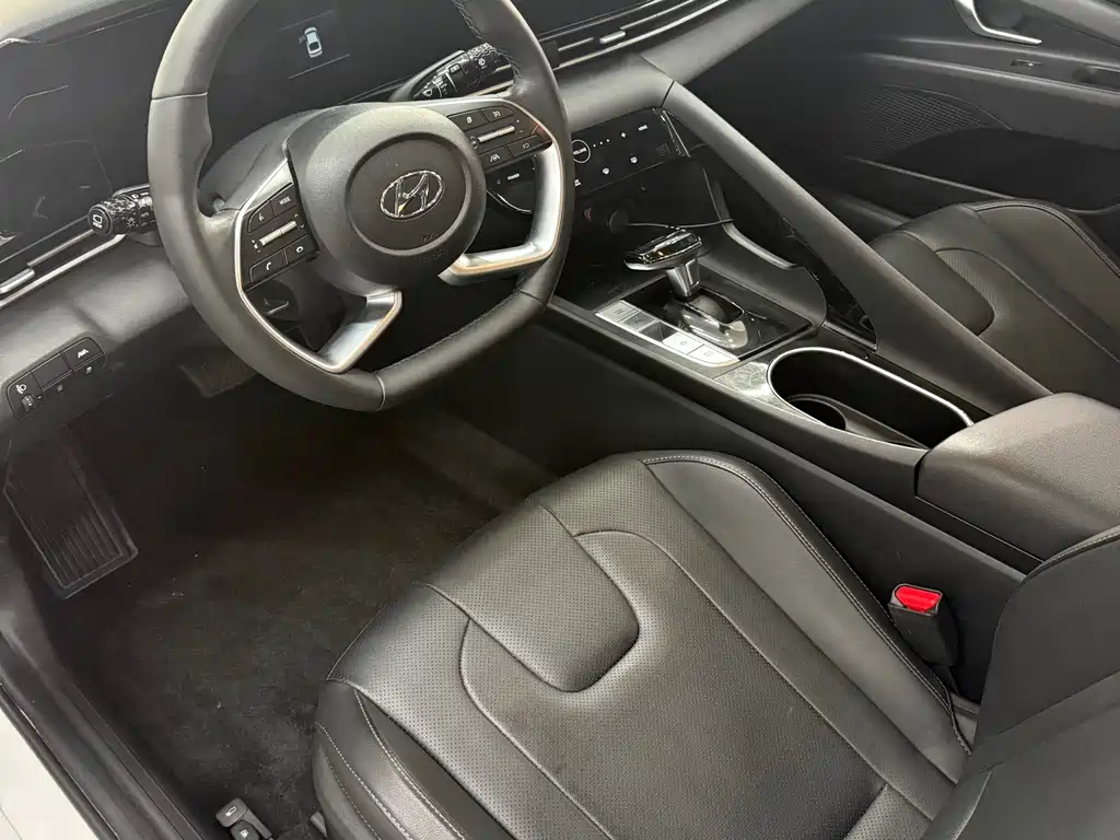 Hyundai Elantra 2022 — фото 13