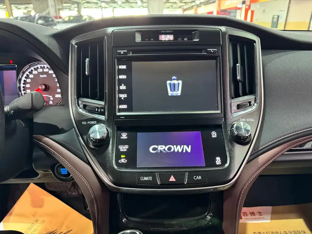 Toyota Crown 2019 — фото 11