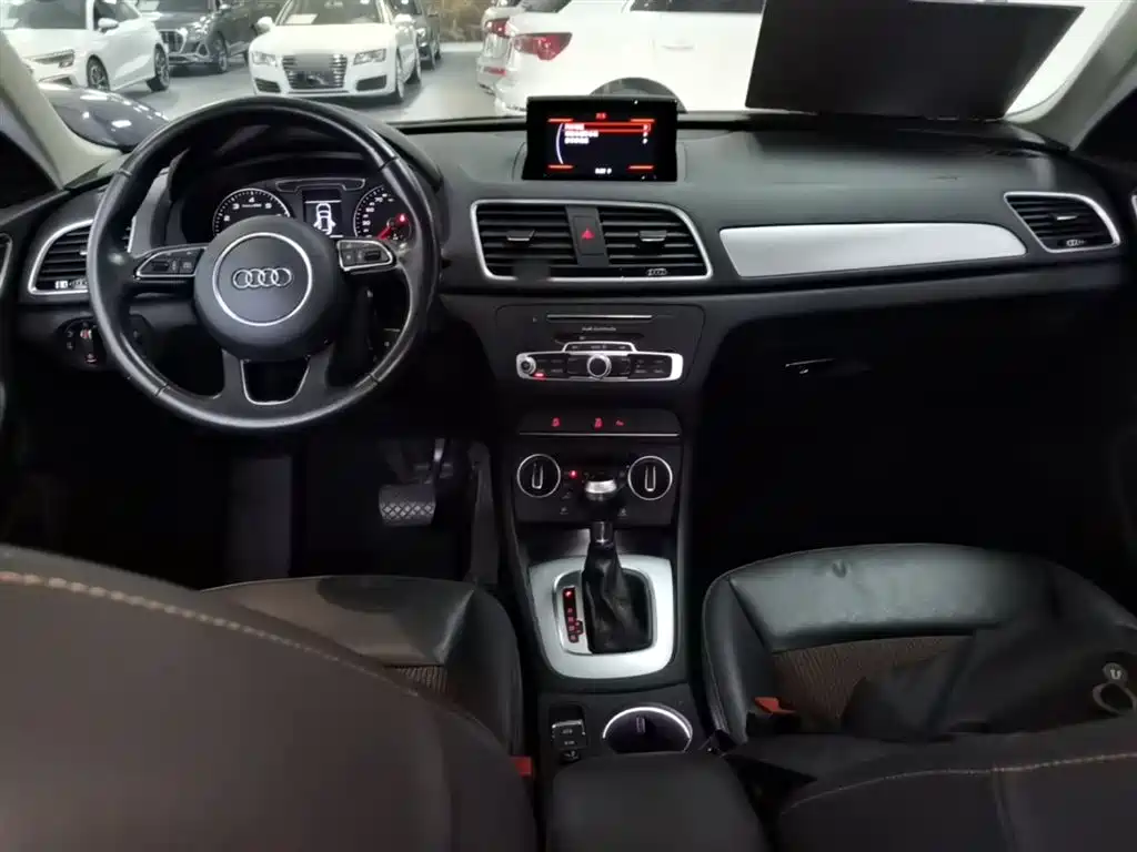 Audi Q3 2017 — фото 16