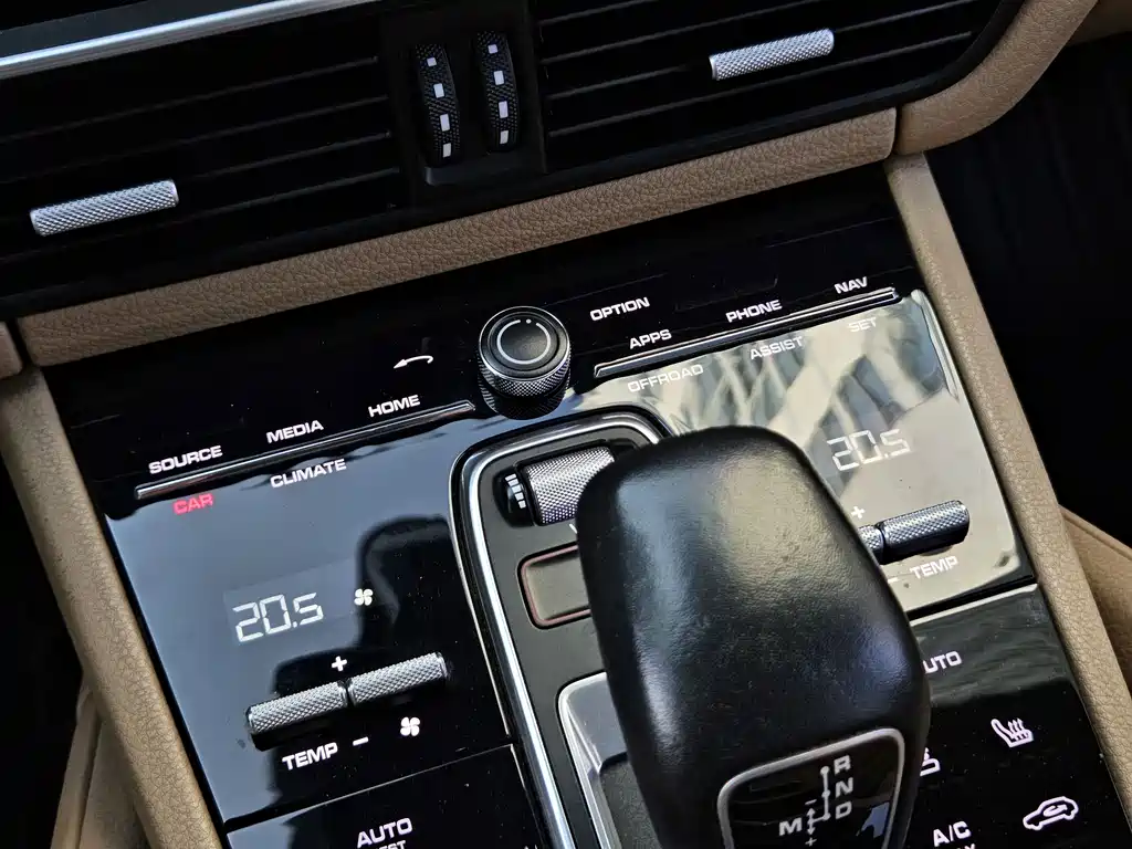 Porsche Cayenne 2018 — фото 27