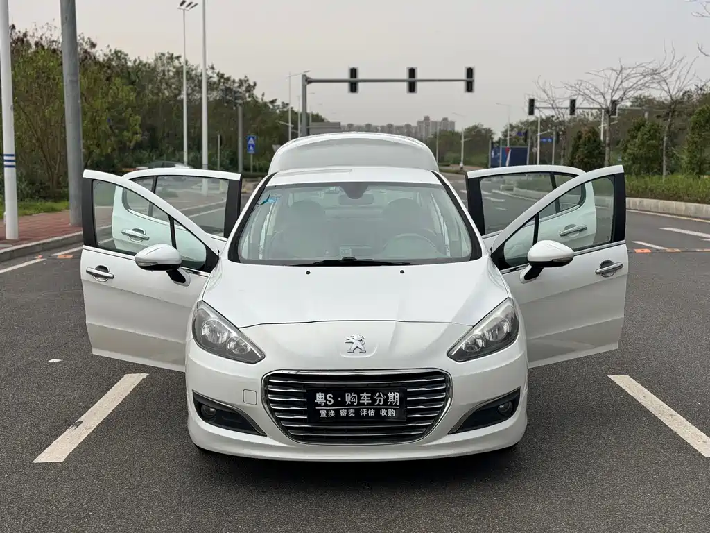 Peugeot 308 2015 — фото 22
