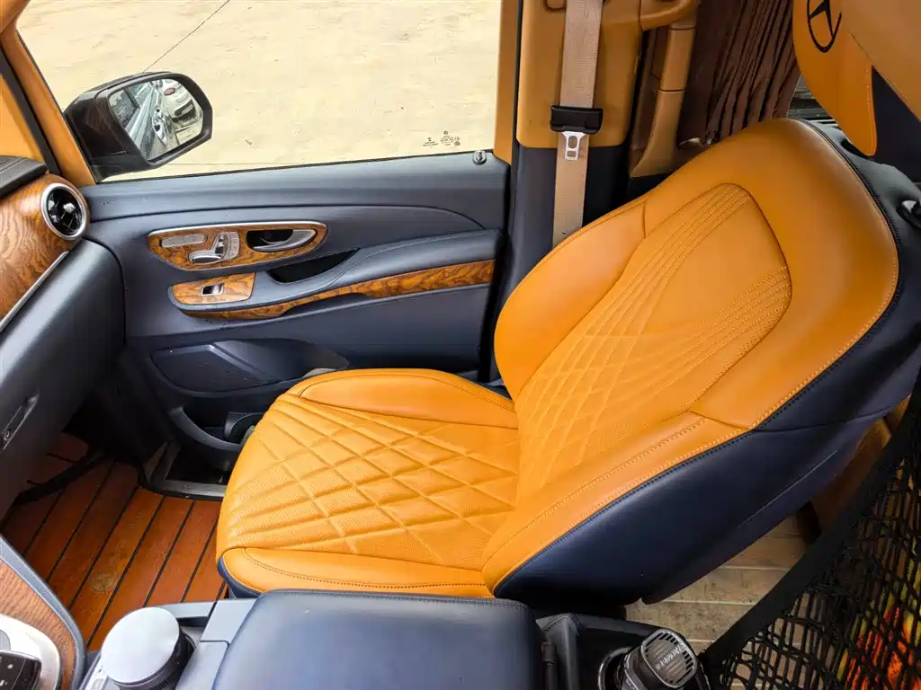 Mercedes-Benz V-Class 2019 — фото 13