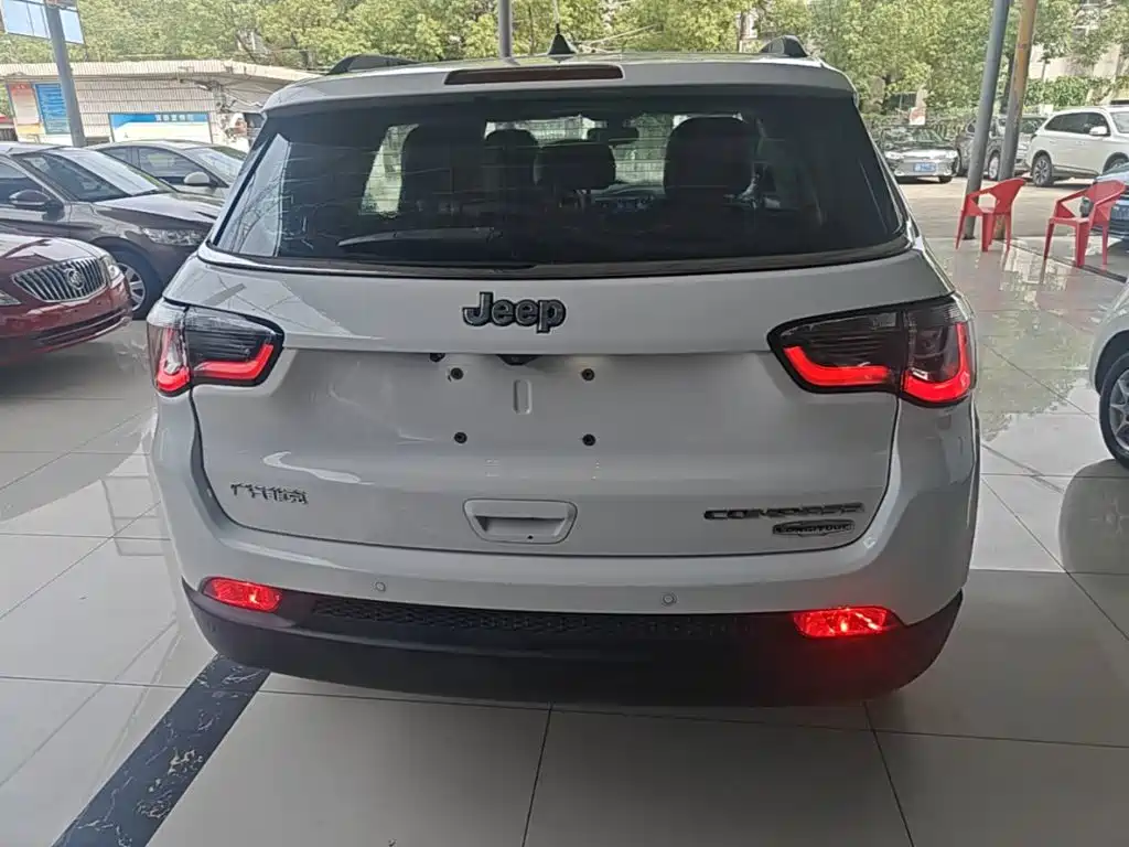 Jeep Compass 2017 — фото 6