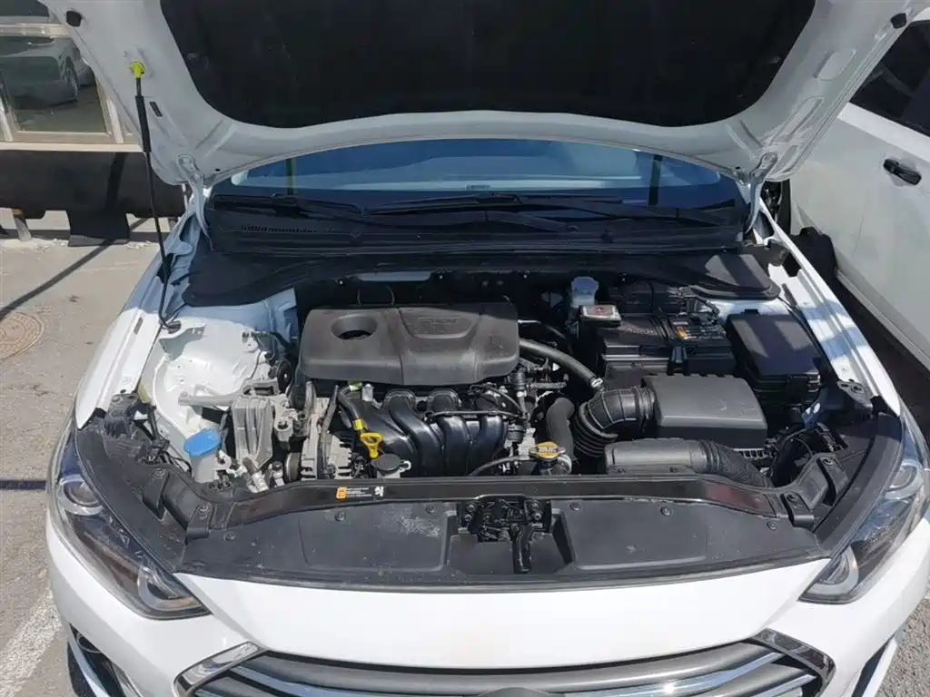 Hyundai Elantra 2018 — фото 20