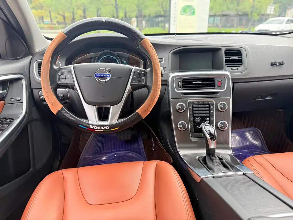 Volvo S60 2015 — фото 15