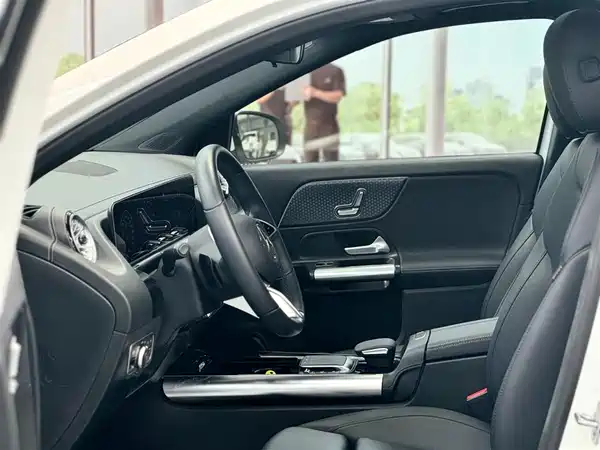 Mercedes-Benz GLA 2024