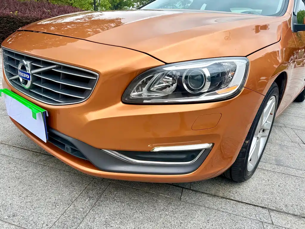 Volvo S60 2015 — фото 23