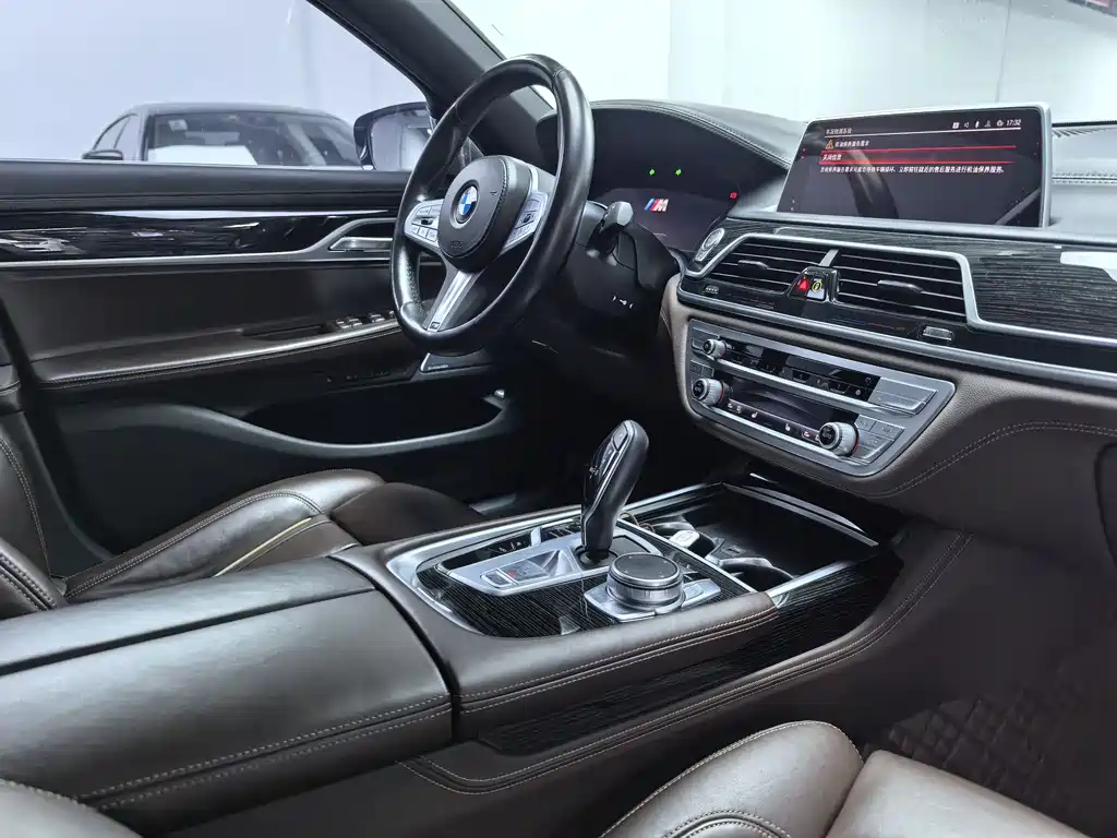 BMW 7 Series 2021 — фото 16