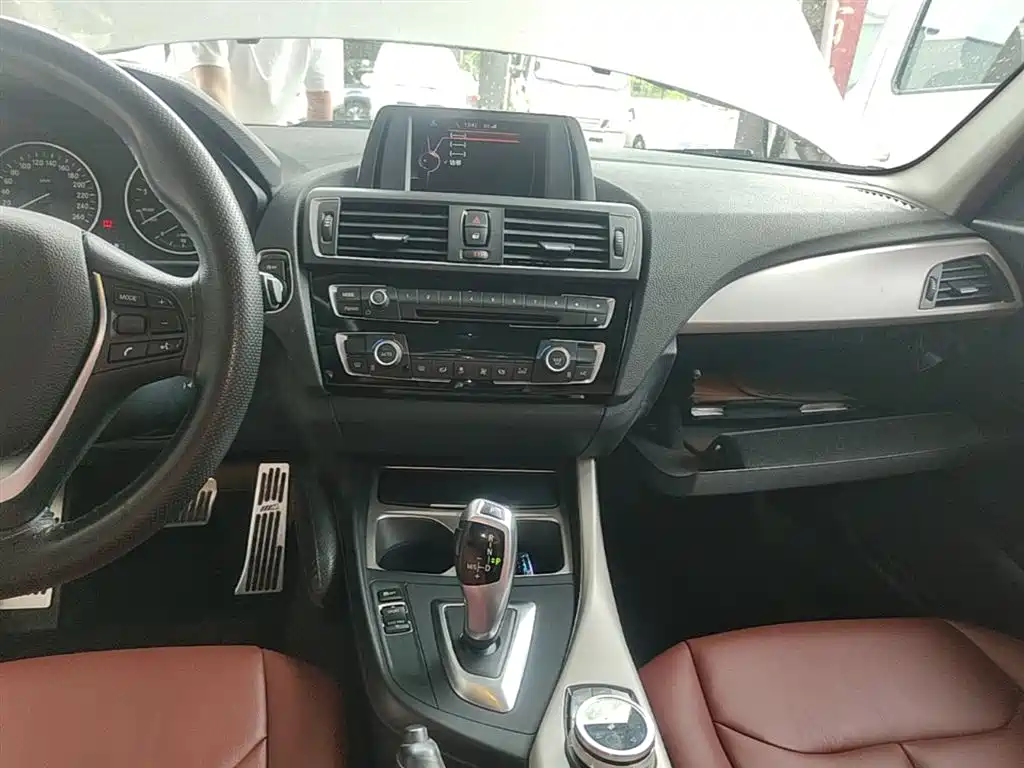 BMW 1 Series 2017 — фото 13