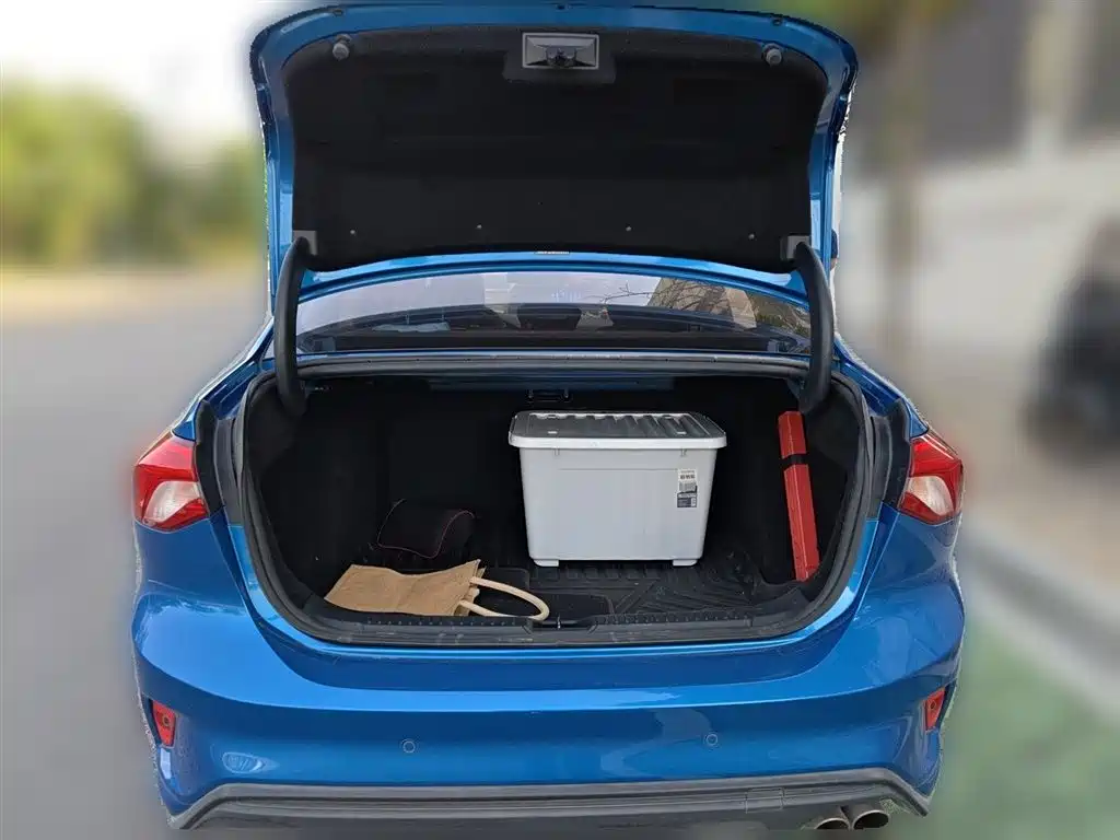Ford Focus 2020 — фото 16