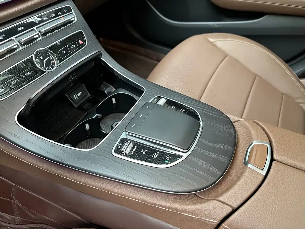 Mercedes-Benz E-Class 2020 — фото 12
