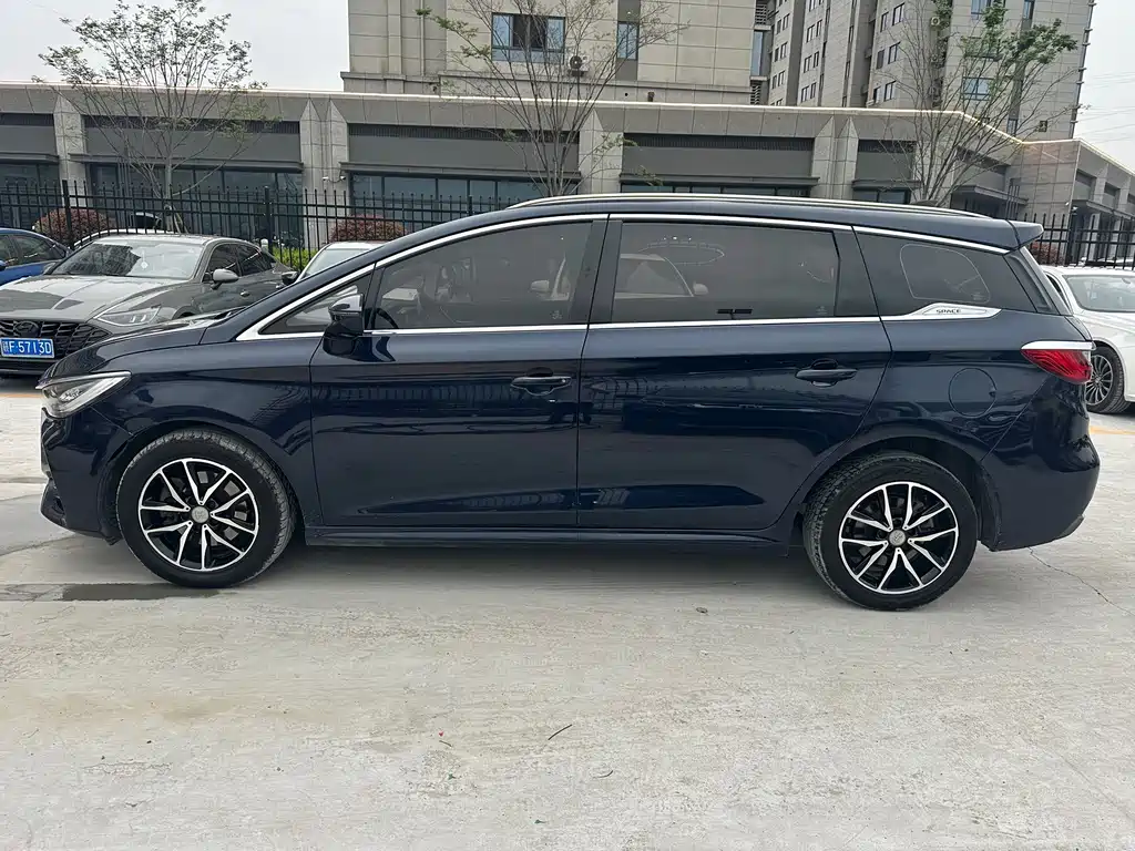 BYD MAX 2019 — фото 18