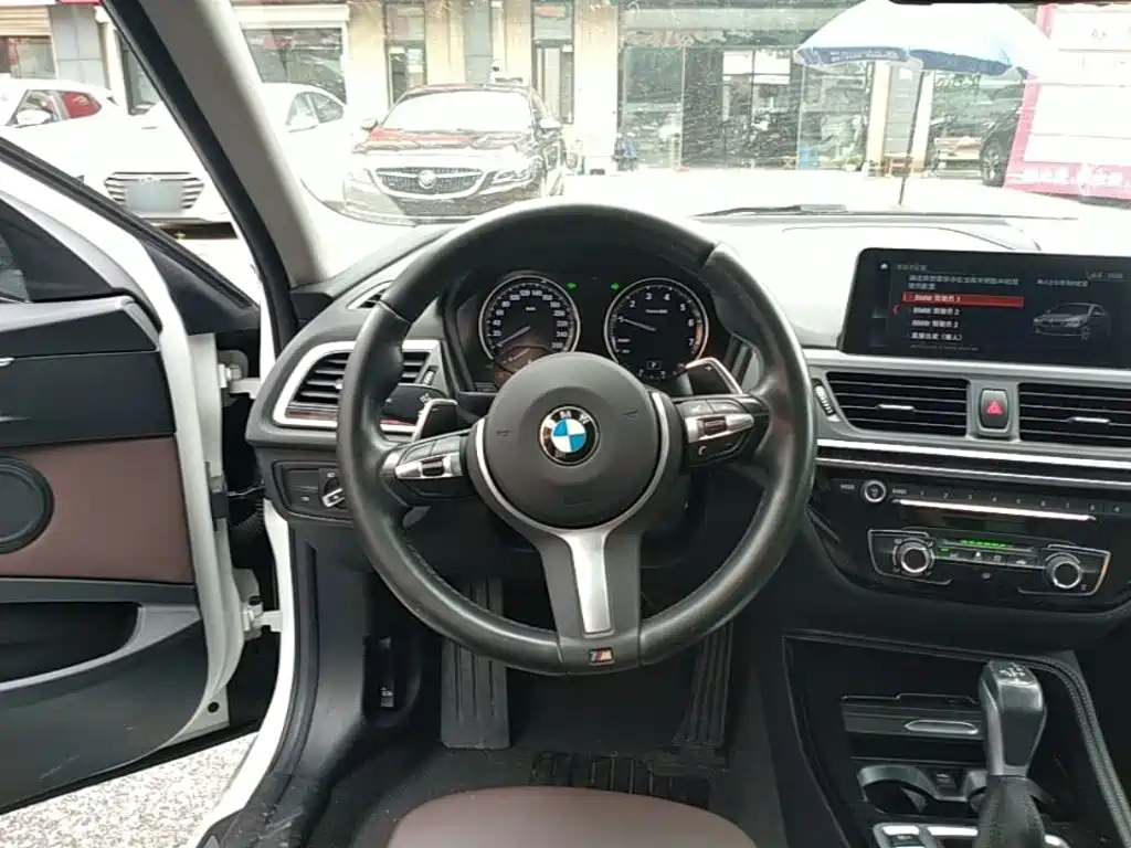 BMW 1 Series 2019 — фото 11