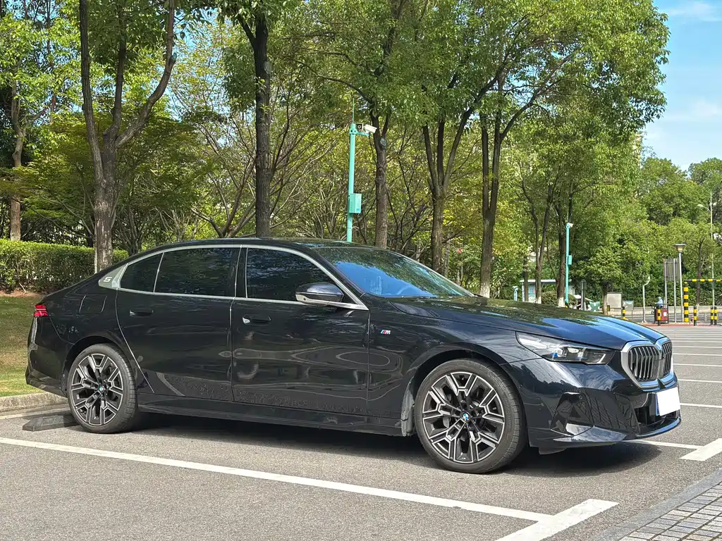 BMW 5 Series 2025