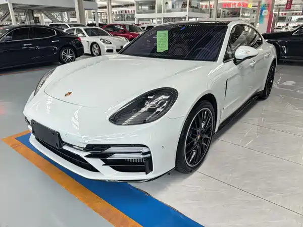 Porsche Panamera 2021