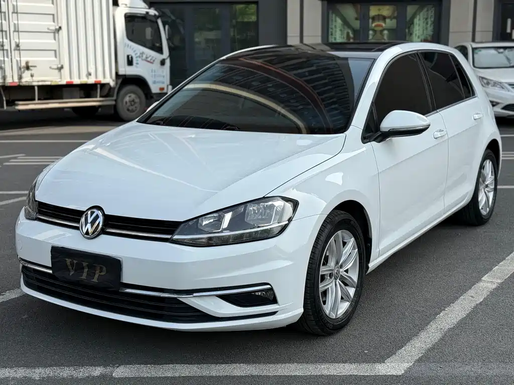 Volkswagen Golf 2018 — фото 1