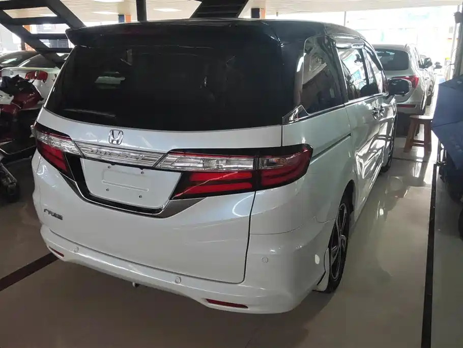 Honda Odyssey 2018 — фото 3