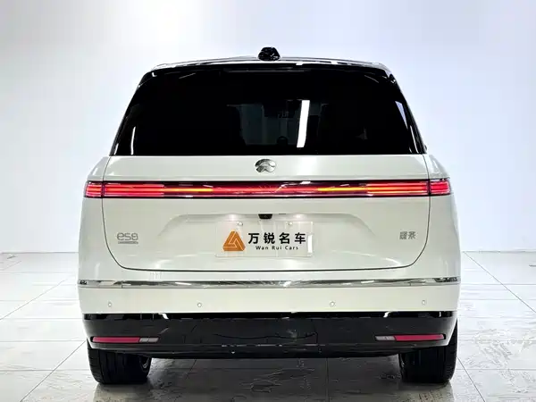 NIO ES8 2025